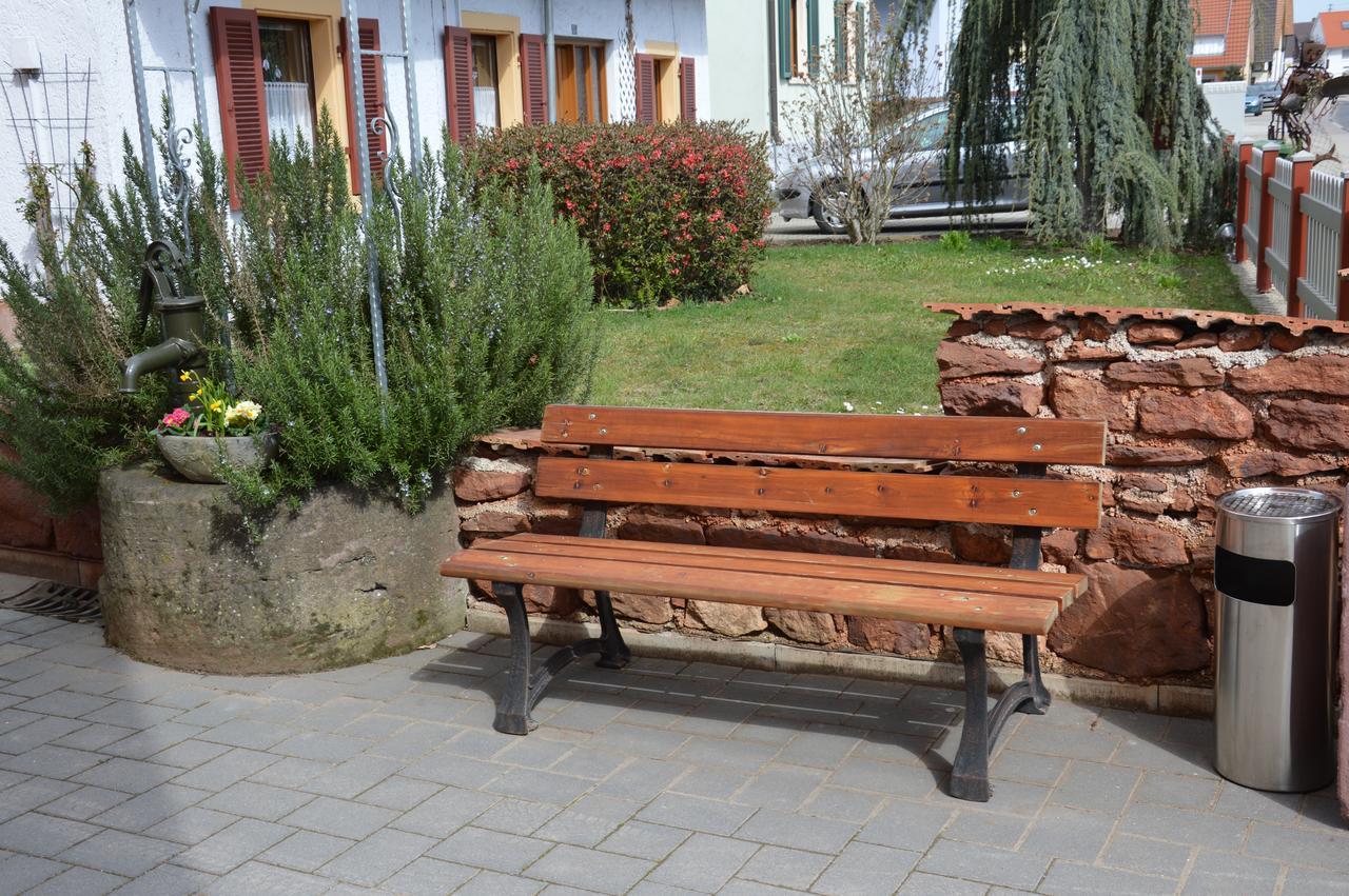 Ferienwohnungen Am Brunnen - Naehe Europapark, W-Lan, Klimaanlage Rheinhausen Ngoại thất bức ảnh